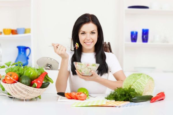Bà đẻ ăn gì và kiêng gì để nhanh phục hồi sức khỏe