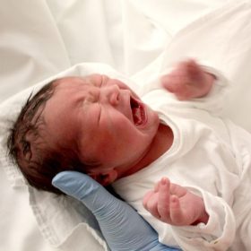 Tổng hợp các mẹo chữa vặn mình ở trẻ sơ sinh cực hiệu quả