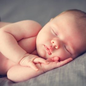 Ghi nhớ mẹo dân gian giúp trẻ sơ sinh ngủ ngon