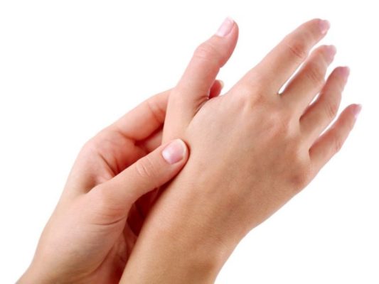 Mách bạn: Mẹo nhỏ chữa bong gân cổ tay đơn giản, hiệu quả cao