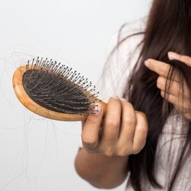 Bí quyết massage chống rụng tóc hiệu quả