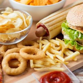 Giải đáp: Tác hại của đồ ăn nhanh đối với cơ thể là gì?