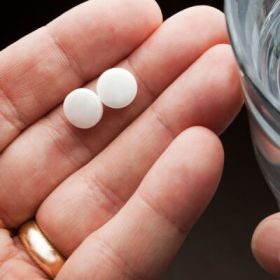 Uống thuốc tẩy giun nhiều có hại không, nên dùng như thế nào cho hợp lý