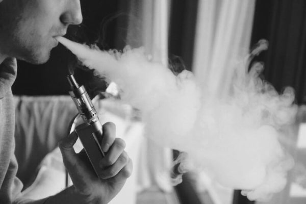 Tìm hiểu vape là gì và hút vape có hại không?